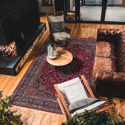 Tapete persa feito à mão de Keshan com padrão de medalhão vermelho