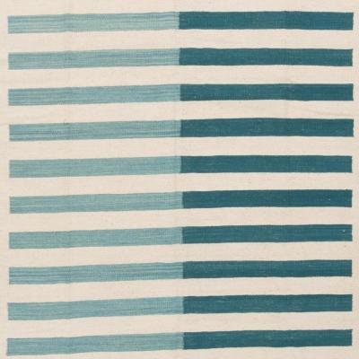 Elysian Tapete com riscas modernas em Azul e Branco – interpretação contemporânea de um Kelim